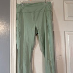 pale green leggings with pockets